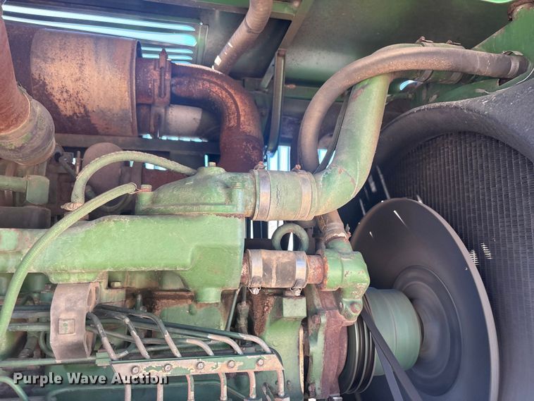 image for item EV2904 1992 John Deere 6710 forage harvester