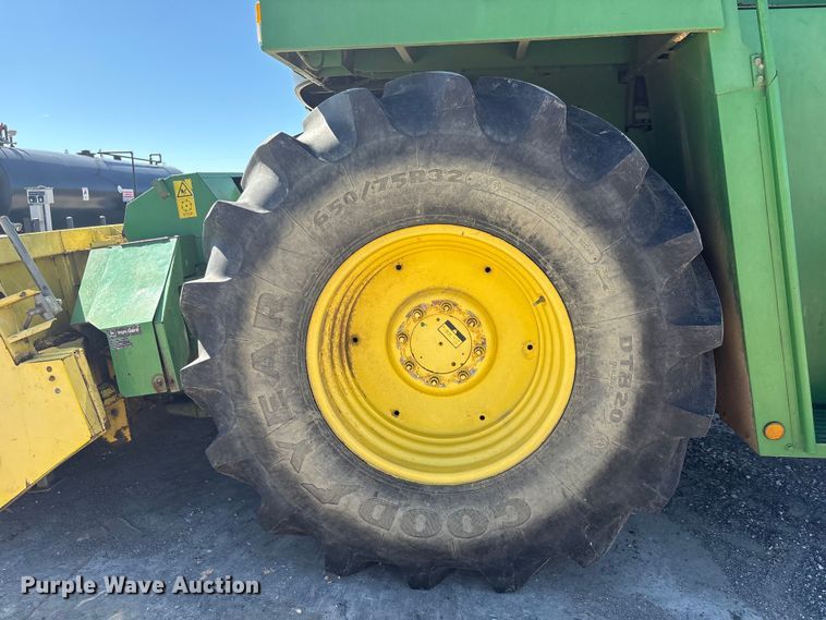 image for item EV2904 1992 John Deere 6710 forage harvester