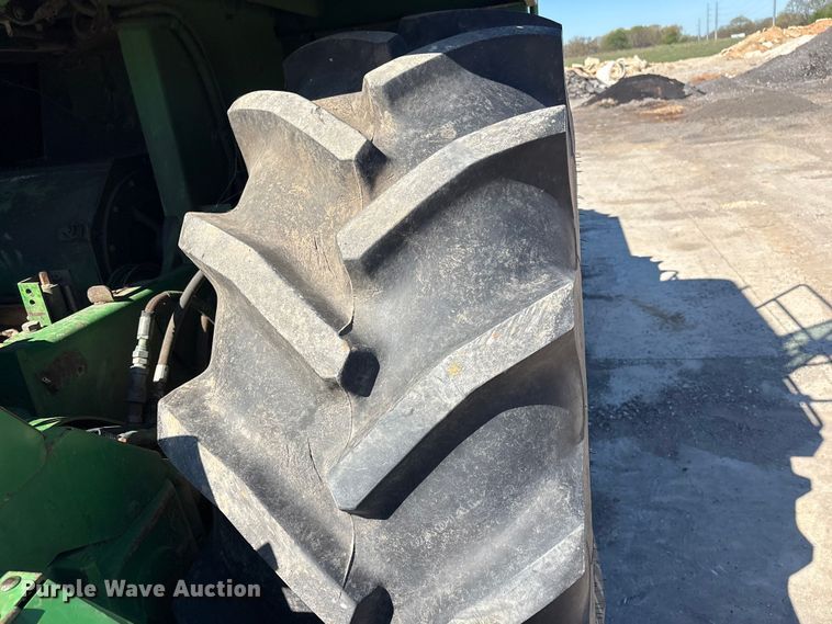 image for item EV2904 1992 John Deere 6710 forage harvester