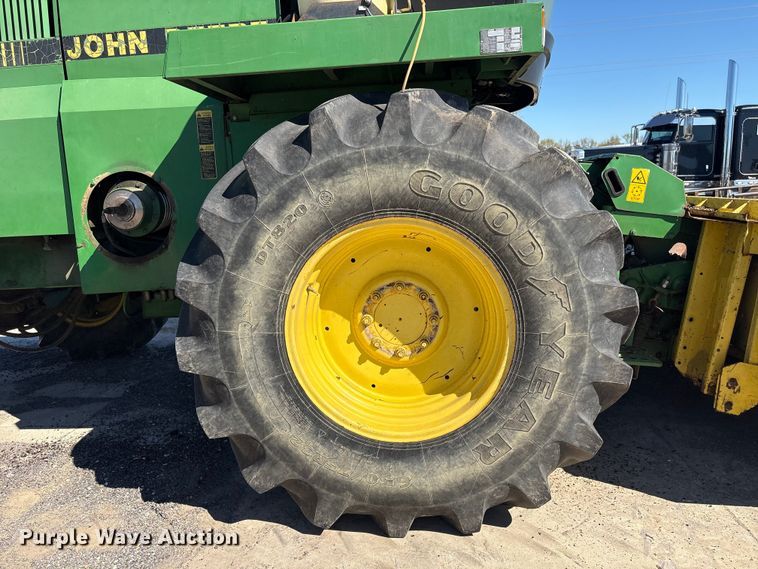 image for item EV2904 1992 John Deere 6710 forage harvester