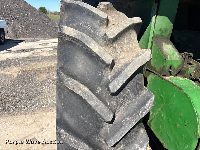 image for item EV2904 1992 John Deere 6710 forage harvester