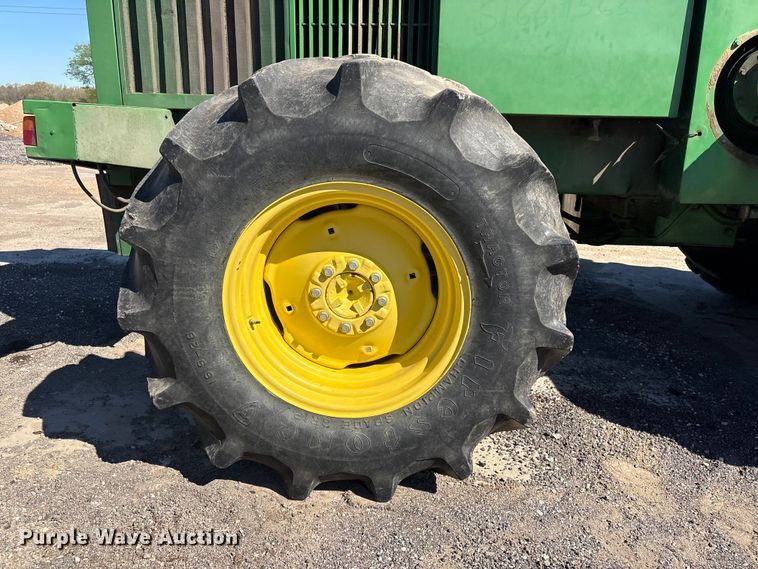 image for item EV2904 1992 John Deere 6710 forage harvester