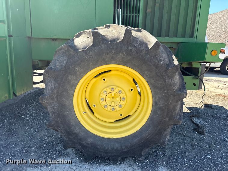 image for item EV2904 1992 John Deere 6710 forage harvester