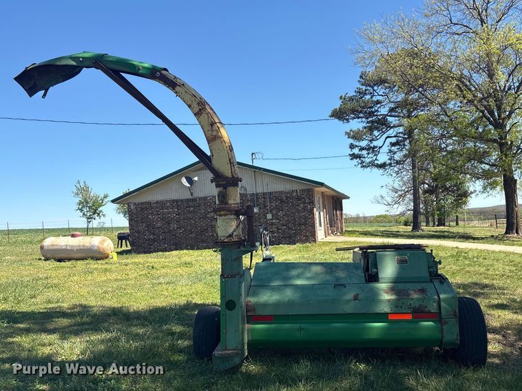 image for item EV2905 John Deere forage harvester