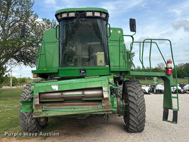 image for item EV2915 2001 John Deere 9650 combine