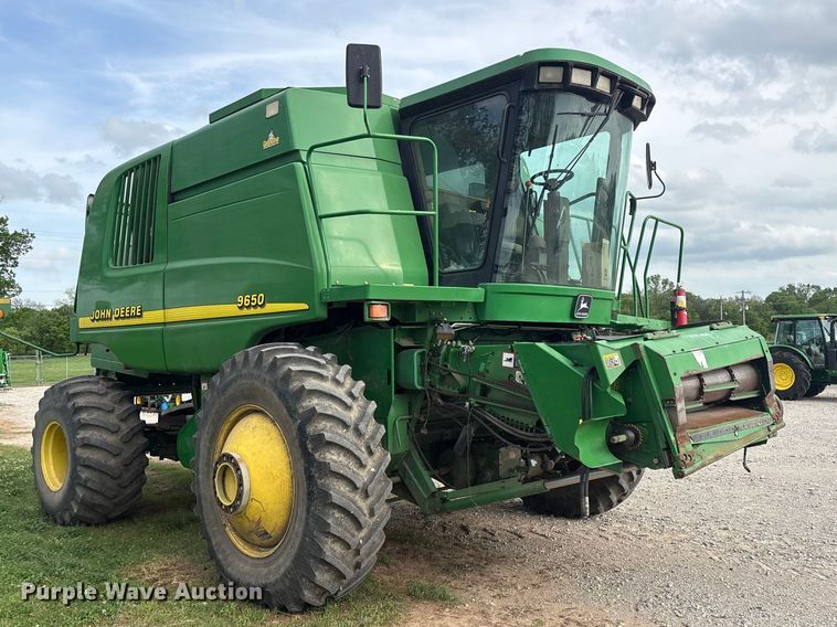 image for item EV2915 2001 John Deere 9650 combine