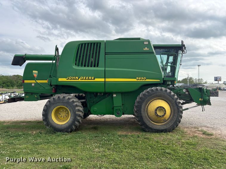 image for item EV2915 2001 John Deere 9650 combine