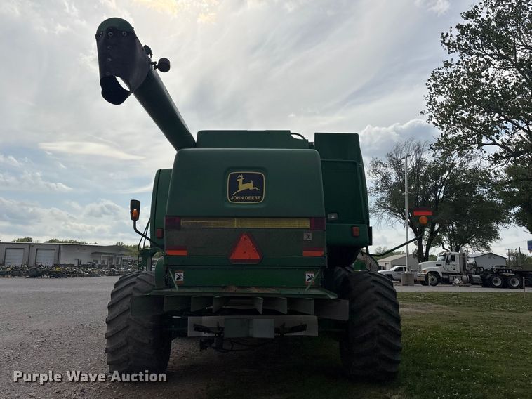 image for item EV2915 2001 John Deere 9650 combine