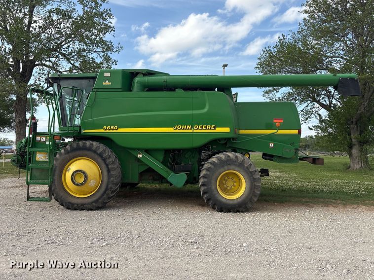 image for item EV2915 2001 John Deere 9650 combine