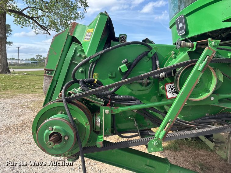 image for item EV2915 2001 John Deere 9650 combine