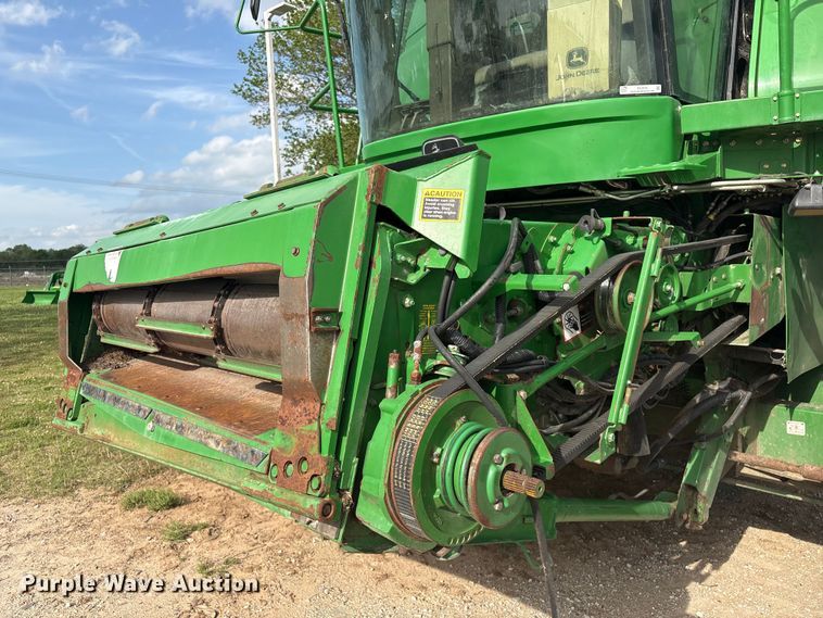 image for item EV2915 2001 John Deere 9650 combine