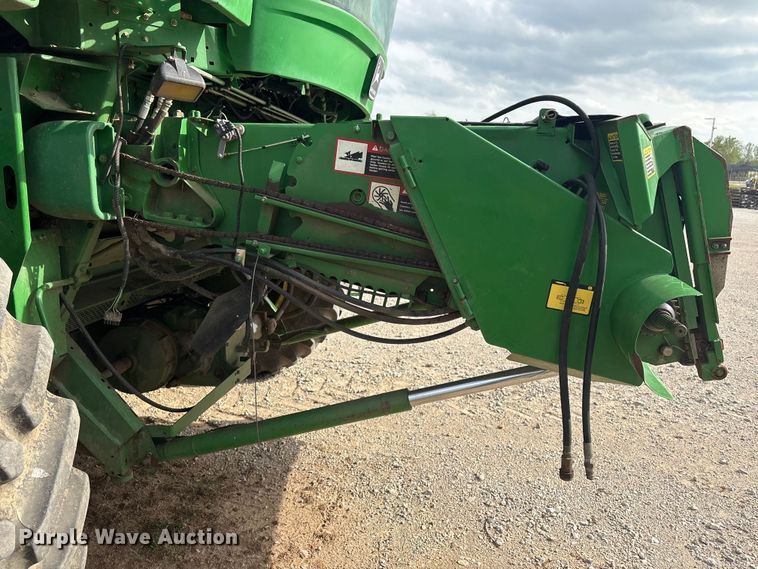 image for item EV2915 2001 John Deere 9650 combine