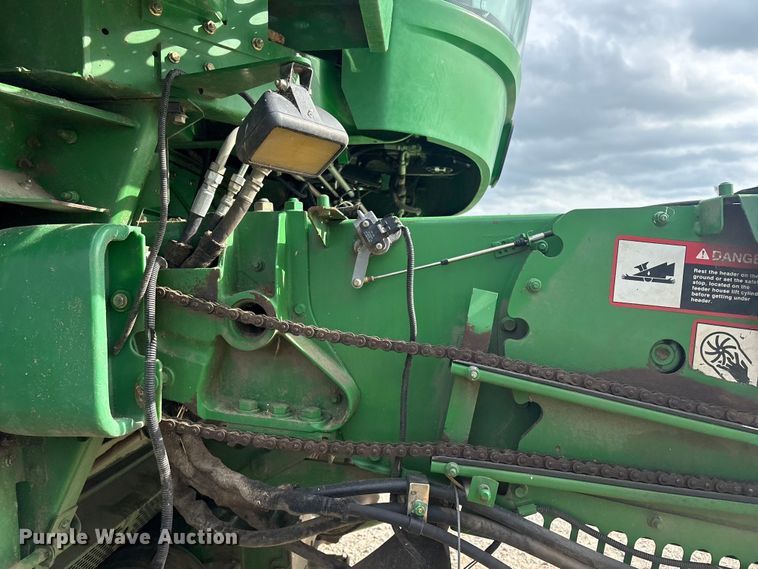 image for item EV2915 2001 John Deere 9650 combine