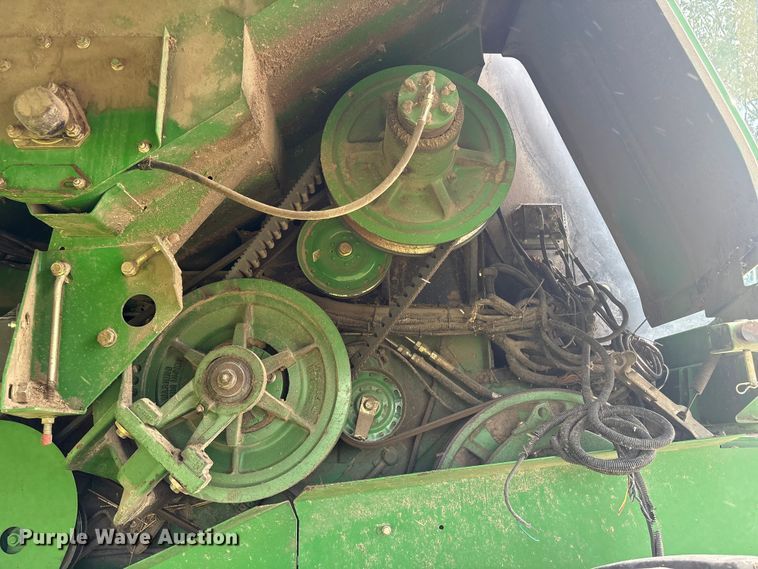 image for item EV2915 2001 John Deere 9650 combine