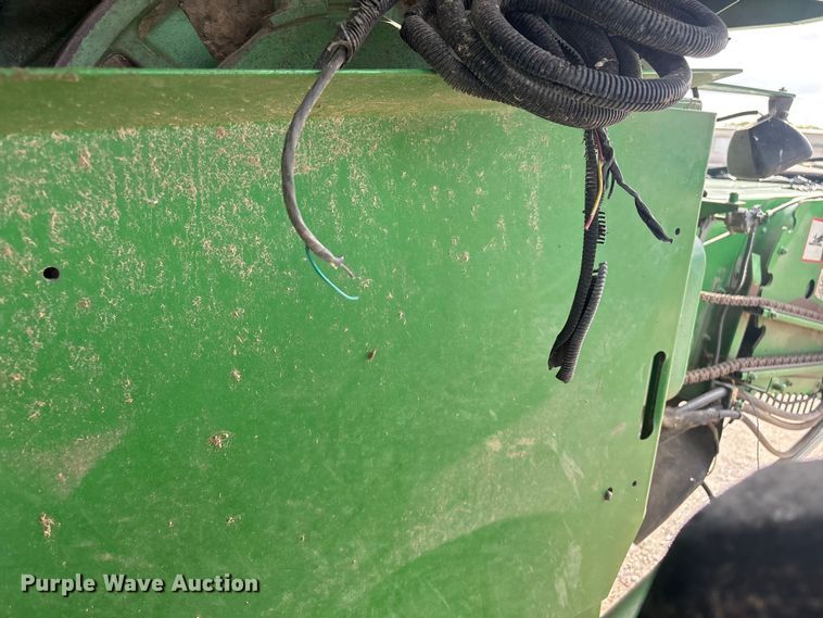 image for item EV2915 2001 John Deere 9650 combine