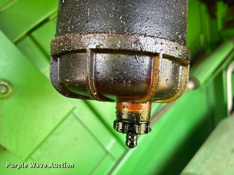 image for item EV2915 2001 John Deere 9650 combine