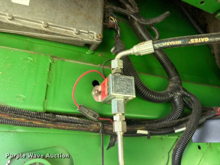 image for item EV2915 2001 John Deere 9650 combine