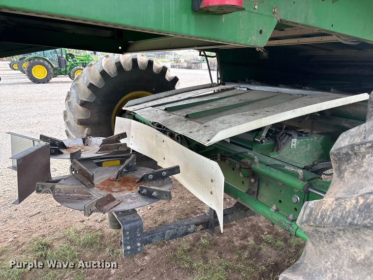image for item EV2915 2001 John Deere 9650 combine