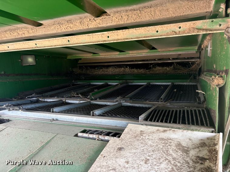 image for item EV2915 2001 John Deere 9650 combine