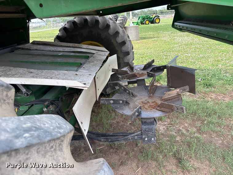 image for item EV2915 2001 John Deere 9650 combine