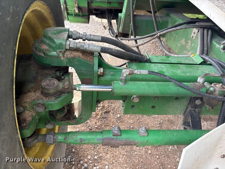 image for item EV2915 2001 John Deere 9650 combine