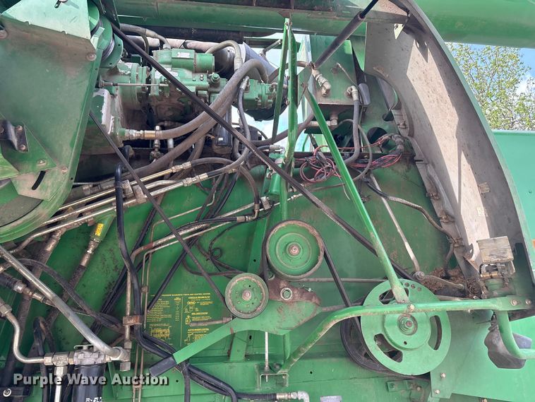 image for item EV2915 2001 John Deere 9650 combine