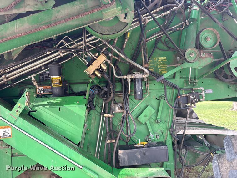 image for item EV2915 2001 John Deere 9650 combine
