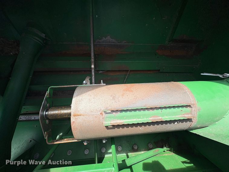 image for item EV2915 2001 John Deere 9650 combine