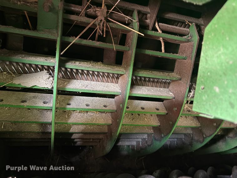 image for item EV2915 2001 John Deere 9650 combine