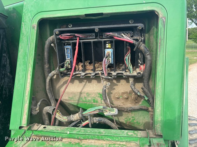 image for item EV2915 2001 John Deere 9650 combine