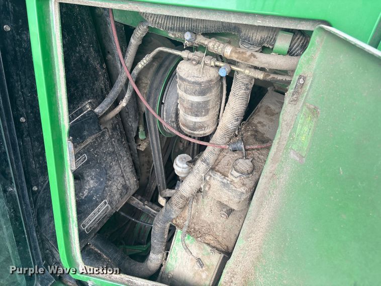 image for item EV2915 2001 John Deere 9650 combine