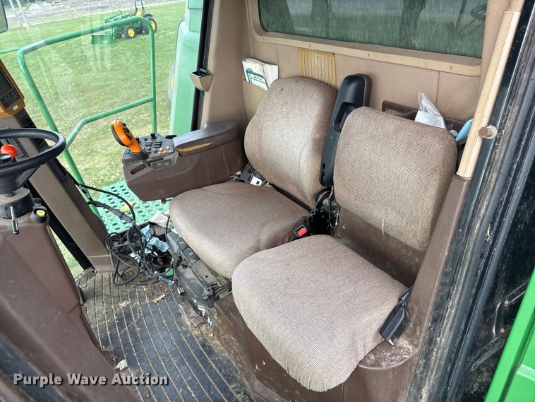 image for item EV2915 2001 John Deere 9650 combine