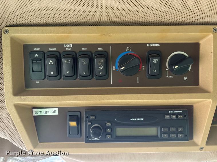 image for item EV2915 2001 John Deere 9650 combine