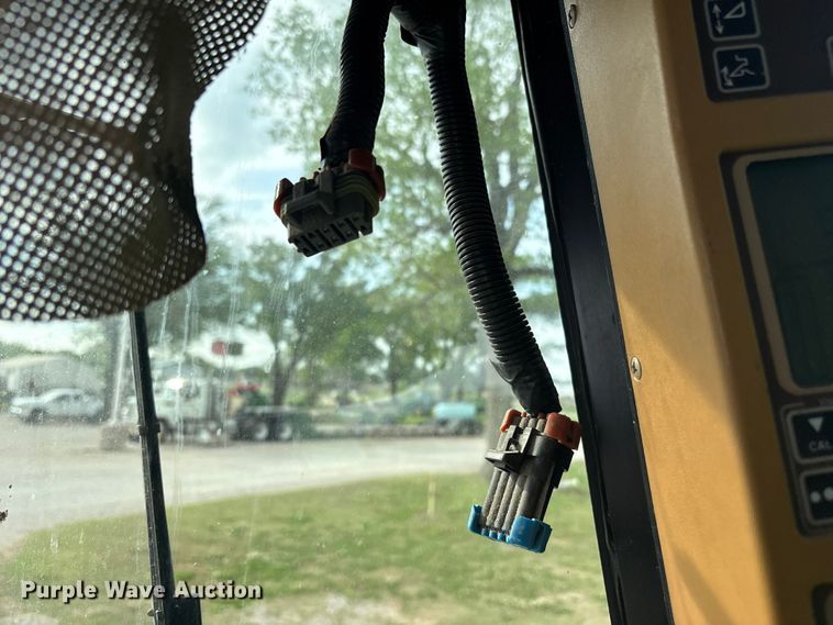 image for item EV2915 2001 John Deere 9650 combine