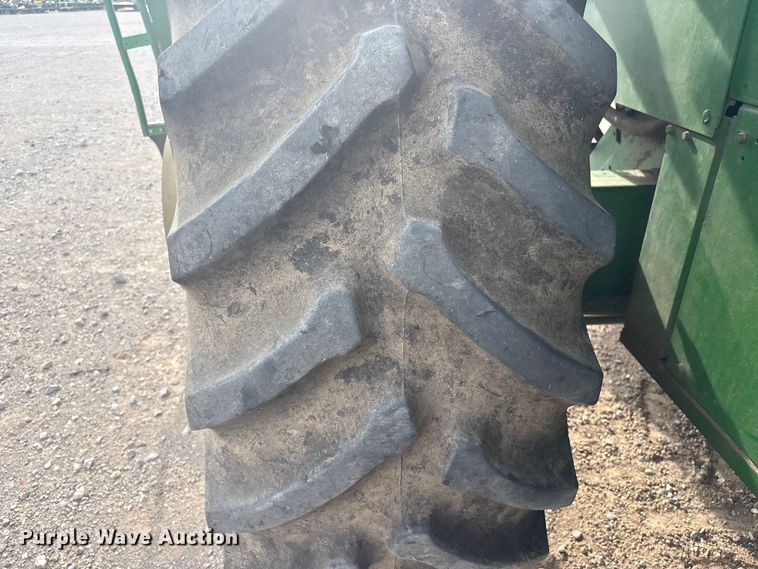 image for item EV2915 2001 John Deere 9650 combine