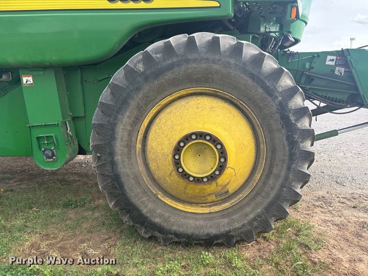 image for item EV2915 2001 John Deere 9650 combine