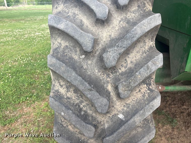 image for item EV2915 2001 John Deere 9650 combine