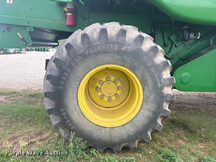image for item EV2915 2001 John Deere 9650 combine