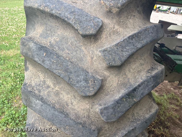 image for item EV2915 2001 John Deere 9650 combine