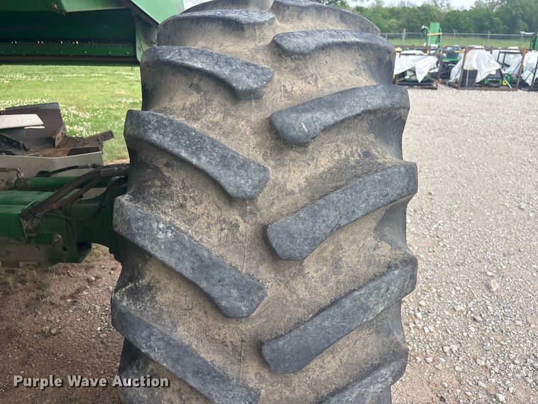 image for item EV2915 2001 John Deere 9650 combine