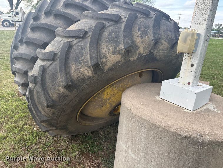 image for item EV2915 2001 John Deere 9650 combine