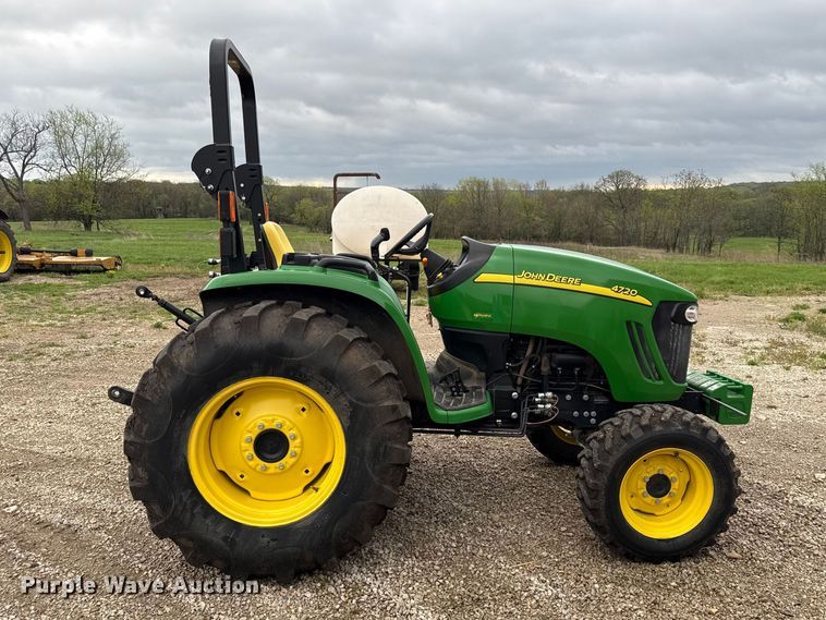image for item EV7698 2013 John Deere 4720 MFWD tractor