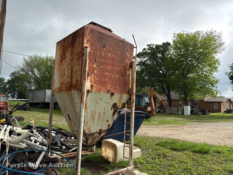 image for item EV7720 Grain bin