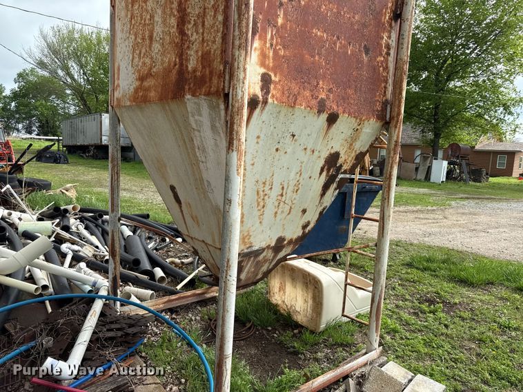 image for item EV7720 Grain bin