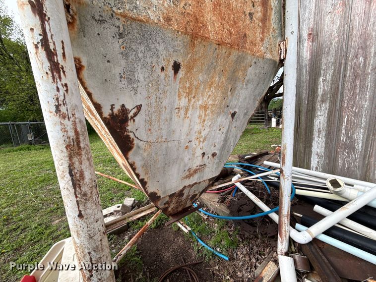 image for item EV7720 Grain bin