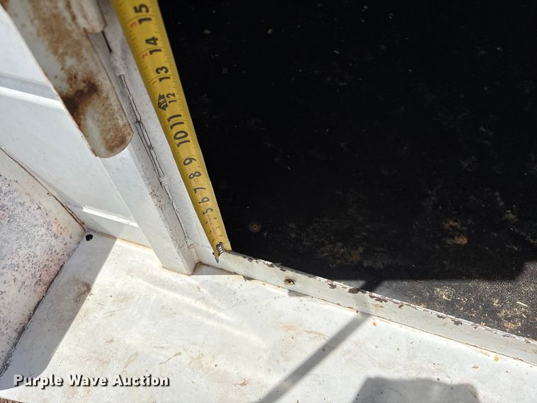 image for item EW1501 2005 Contract Manufacturer livestock trailer