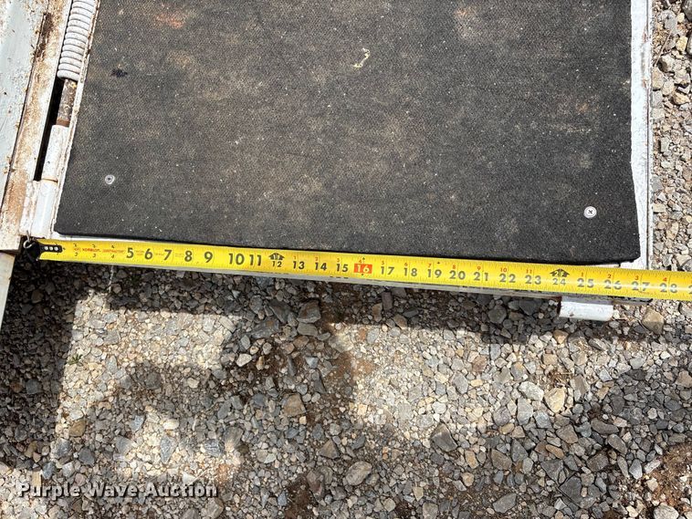 image for item EW1501 2005 Contract Manufacturer livestock trailer