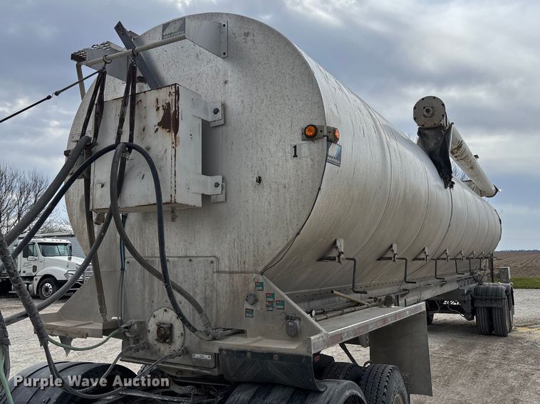 image for item FB3308 2013 Warren AT-36-SER4 feed delivery trailer