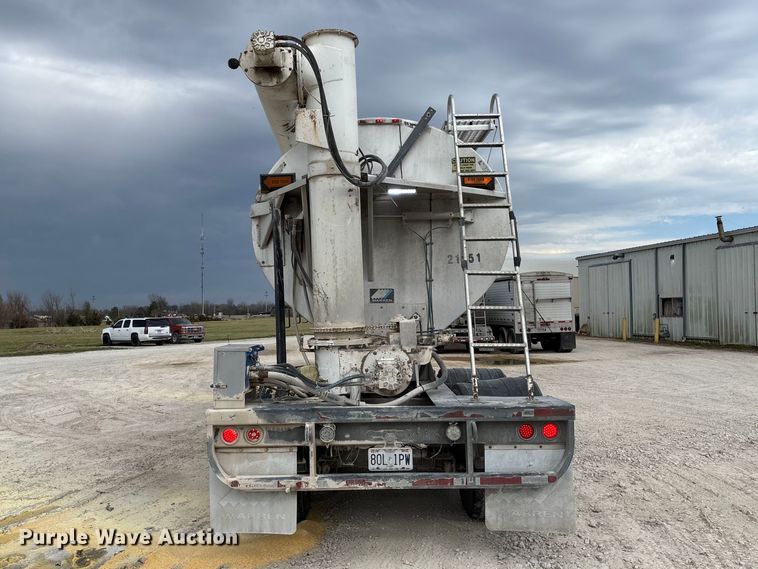 image for item FB3308 2013 Warren AT-36-SER4 feed delivery trailer