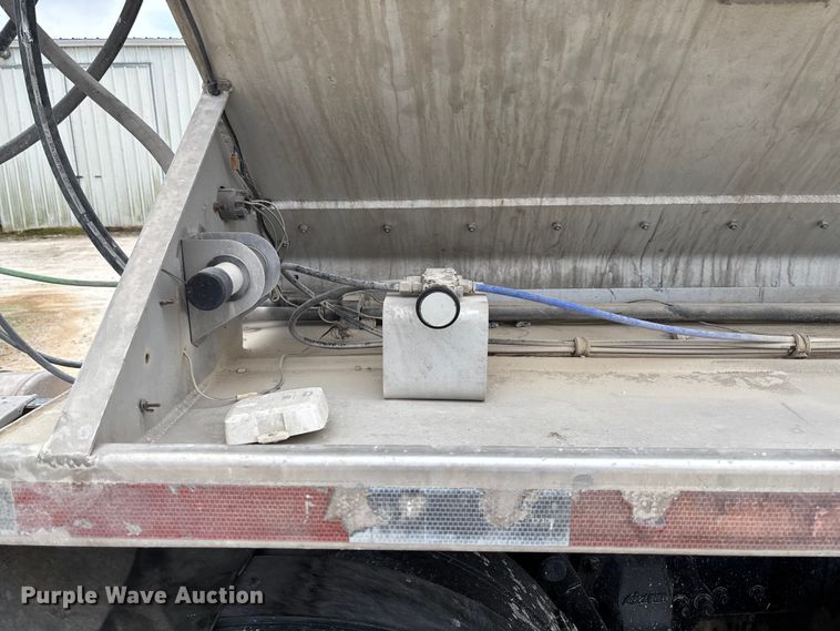 image for item FB3308 2013 Warren AT-36-SER4 feed delivery trailer